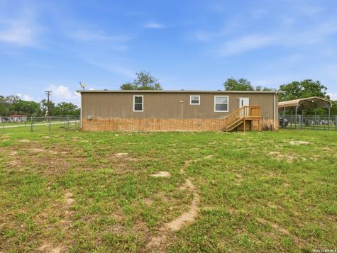 102 Mil Encinos Adkins TX 78101