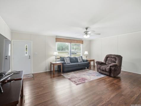 102 Mil Encinos Adkins TX 78101