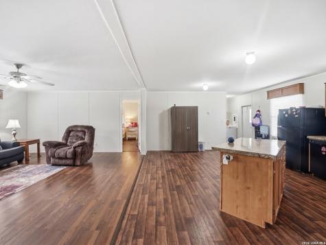 102 Mil Encinos Adkins TX 78101