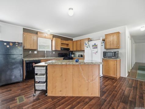 102 Mil Encinos Adkins TX 78101