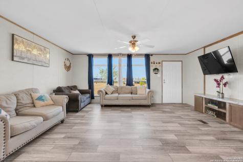 505 Lagunillas Charlotte TX 78011