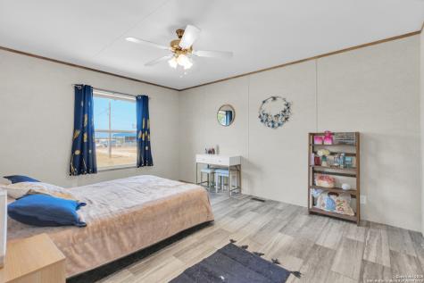 505 Lagunillas Charlotte TX 78011