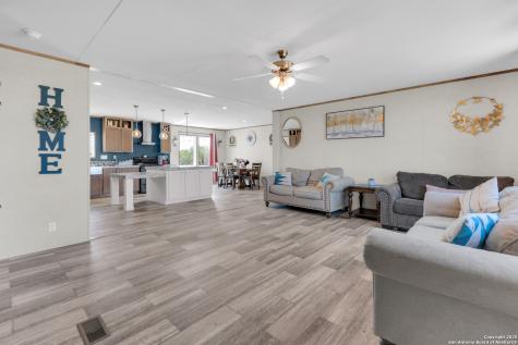 505 Lagunillas Charlotte TX 78011