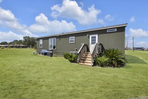 505 Lagunillas Charlotte TX 78011