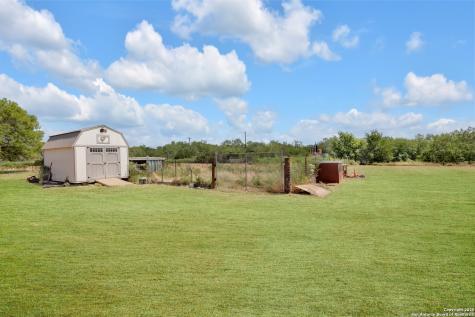 505 Lagunillas Charlotte TX 78011