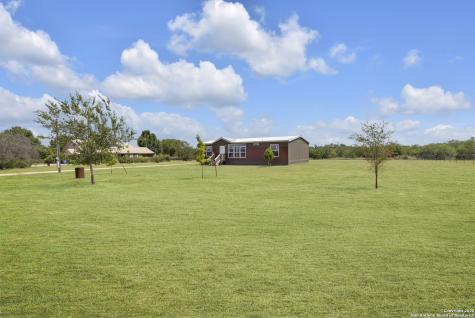 505 Lagunillas Charlotte TX 78011