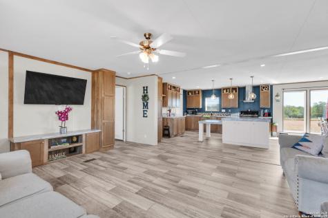 505 Lagunillas Charlotte TX 78011