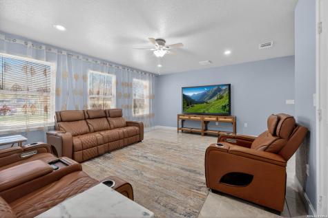4326 Waterwood Pass Elmendorf TX 78112