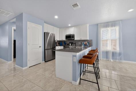 4326 Waterwood Pass Elmendorf TX 78112