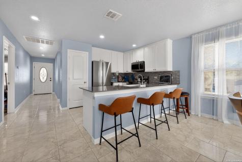 4326 Waterwood Pass Elmendorf TX 78112