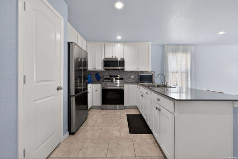 4326 Waterwood Pass Elmendorf TX 78112