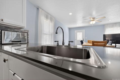 4326 Waterwood Pass Elmendorf TX 78112