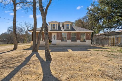 4326 Waterwood Pass Elmendorf TX 78112