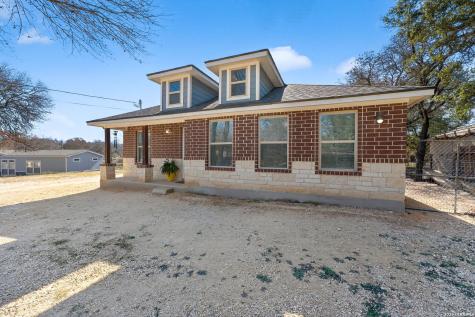4326 Waterwood Pass Elmendorf TX 78112