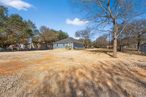 4326 Waterwood Pass Elmendorf TX 78112