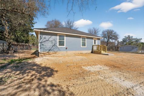 4326 Waterwood Pass Elmendorf TX 78112
