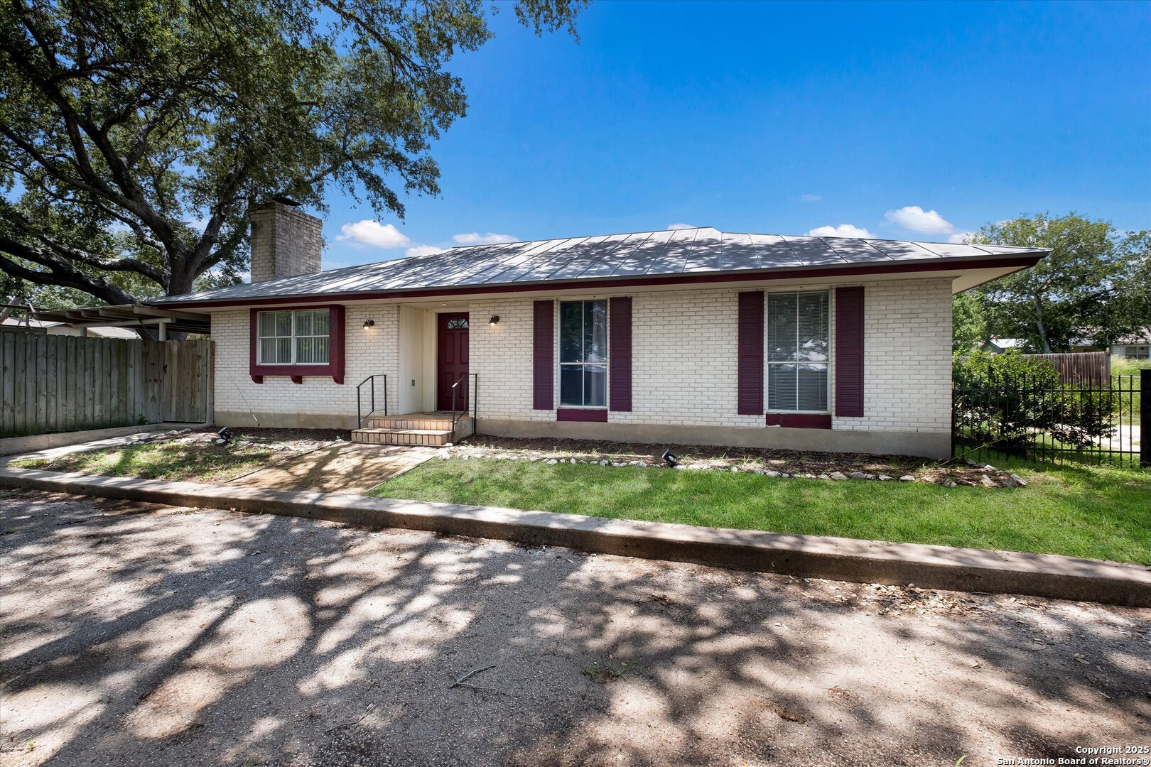 1305 G Street Floresville TX 78114