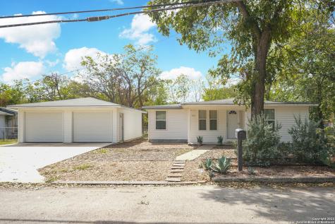 613 E Ireland Street Seguin TX 78155