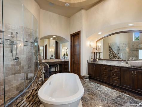 131 Champions Bend San Antonio TX 78258