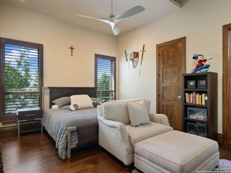 131 Champions Bend San Antonio TX 78258