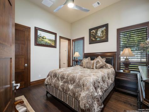 131 Champions Bend San Antonio TX 78258
