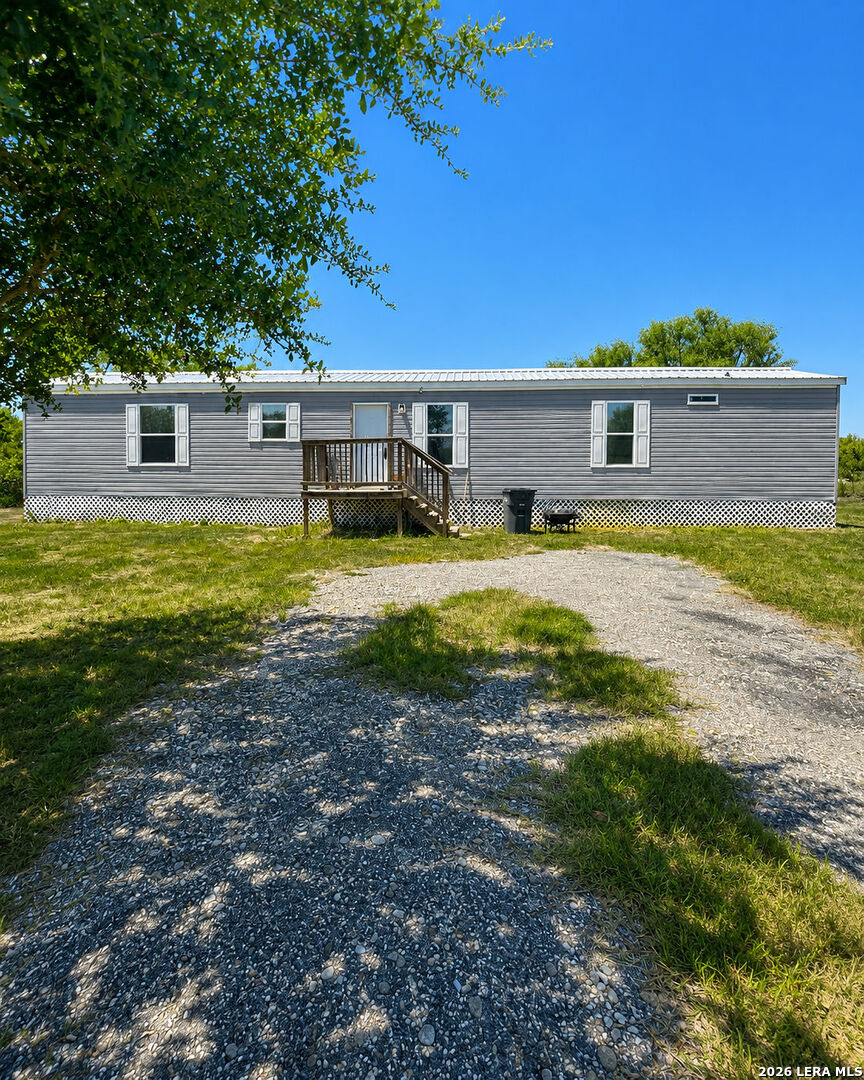 1685 County Road 5715 Natalia TX 78059