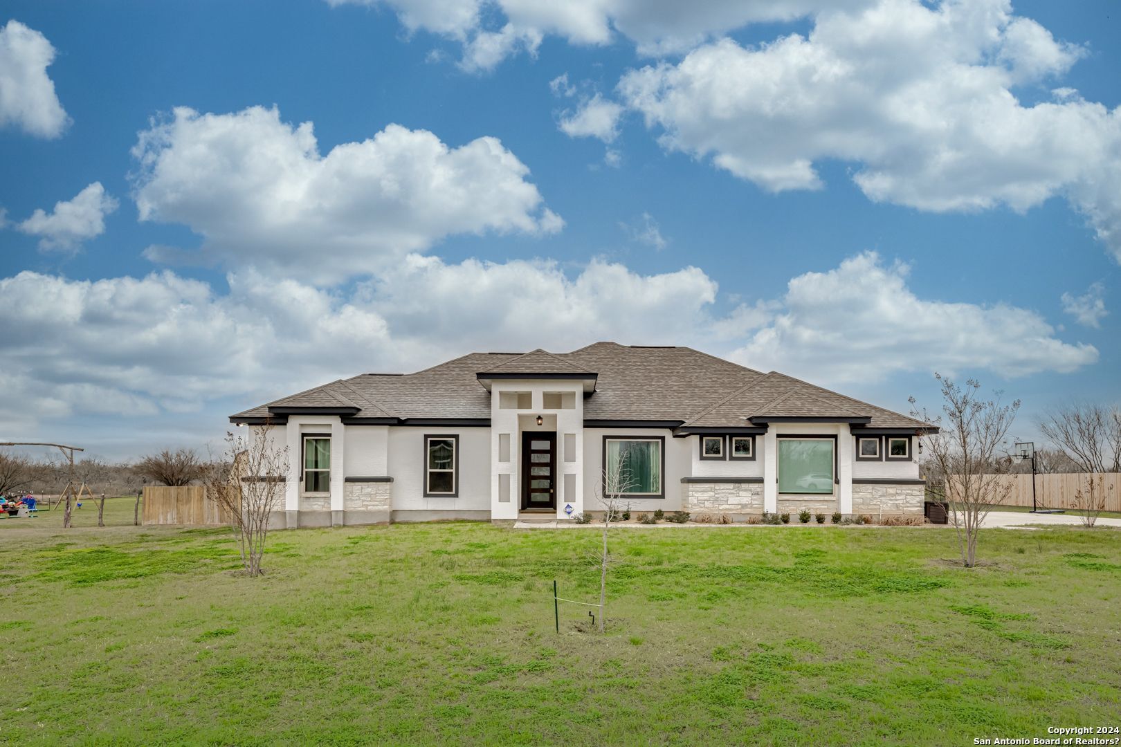 197 Gentle Breeze Floresville TX 78114