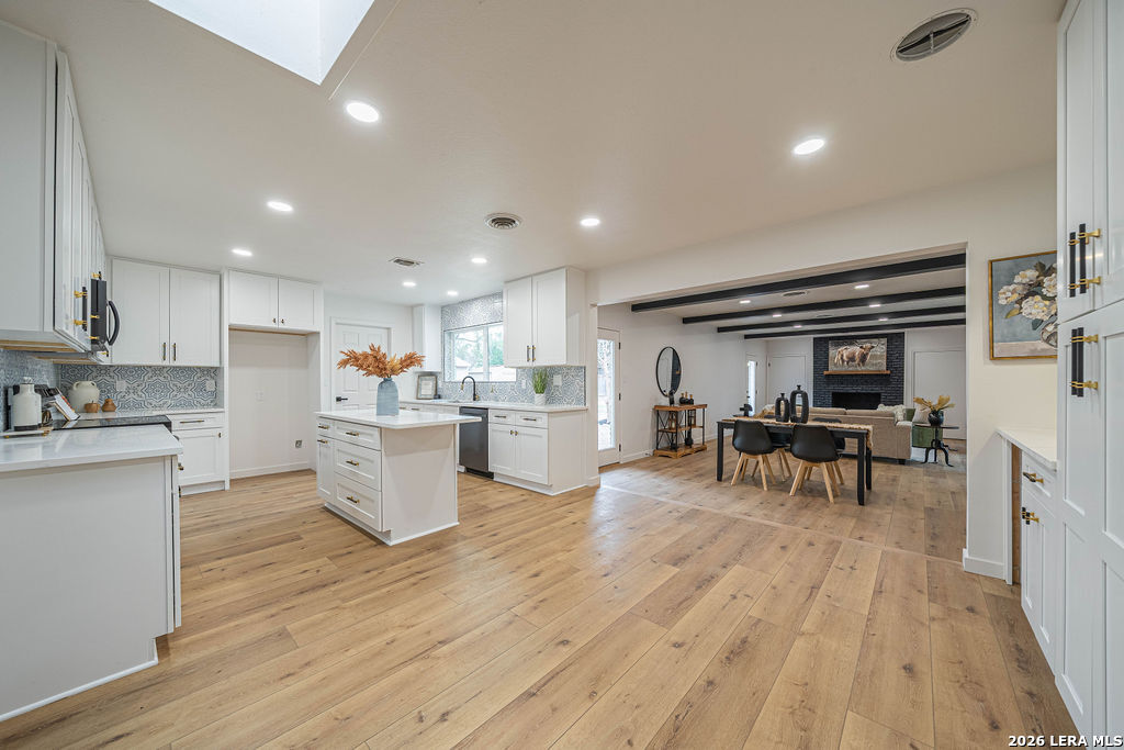 355 Donella Hollywood Park TX 78232