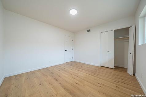 355 Donella Hollywood Park TX 78232