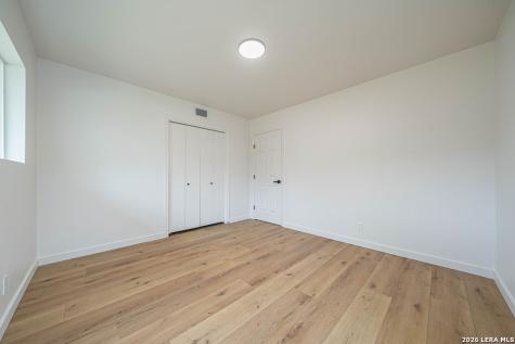 355 Donella Hollywood Park TX 78232