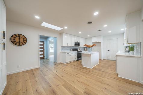 355 Donella Hollywood Park TX 78232