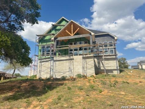 121 N. Abrego Crossing Floresville TX 78114