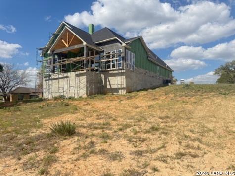 121 N. Abrego Crossing Floresville TX 78114