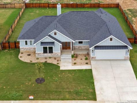 137 W Magnolia Circle La Vernia TX 78121