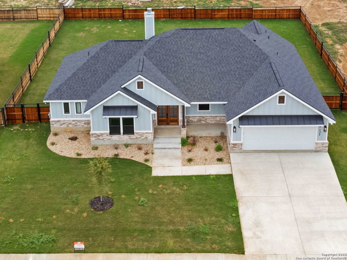 137 W Magnolia Circle La Vernia TX 78121