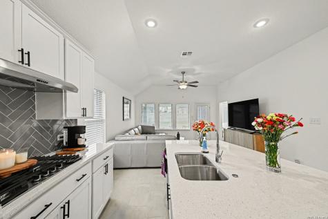 4964 Park Manor Marion TX 78124