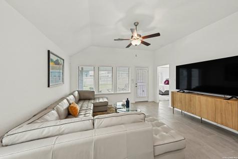 4964 Park Manor Marion TX 78124