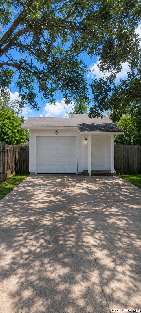1711 S Tyler Beeville TX 78102