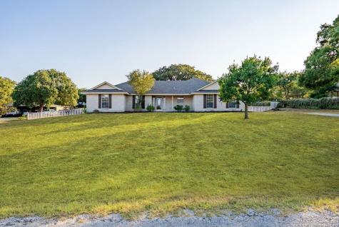 1213 Hillside Oaks Drive La Vernia TX 78121
