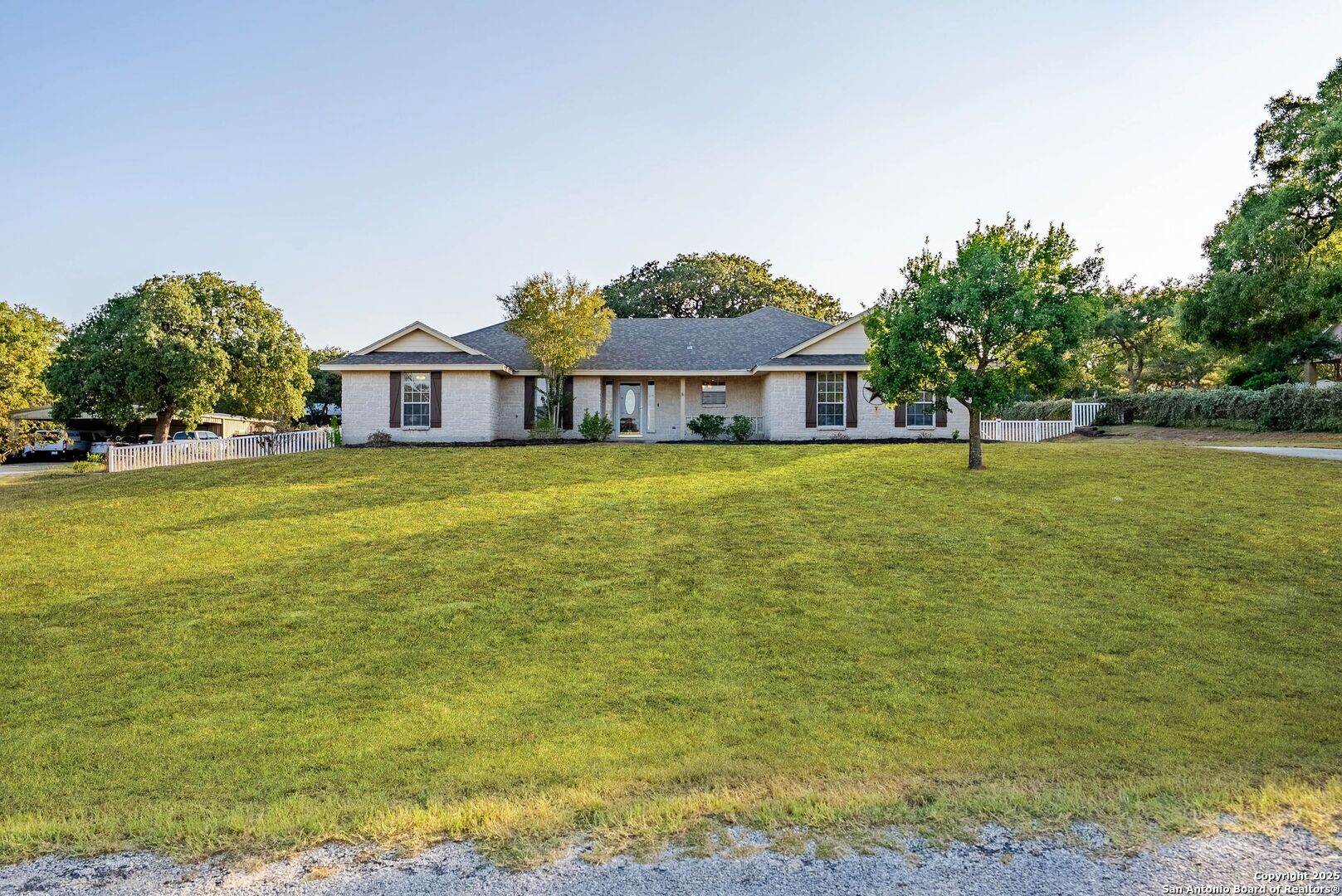 1213 Hillside Oaks Drive La Vernia TX 78121