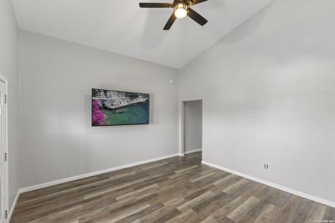 1016 Blue Bill Cove Lakehills TX 78063