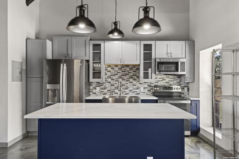 1016 Blue Bill Cove Lakehills TX 78063