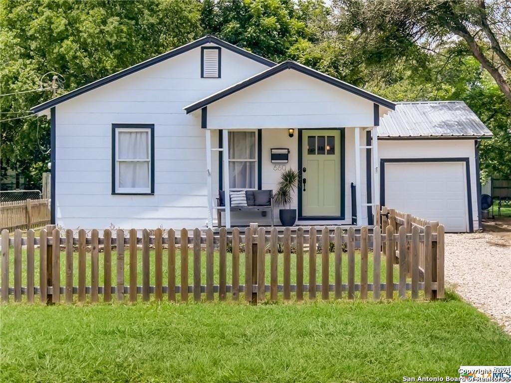 660 S Guenther Avenue New Braunfels TX 78130
