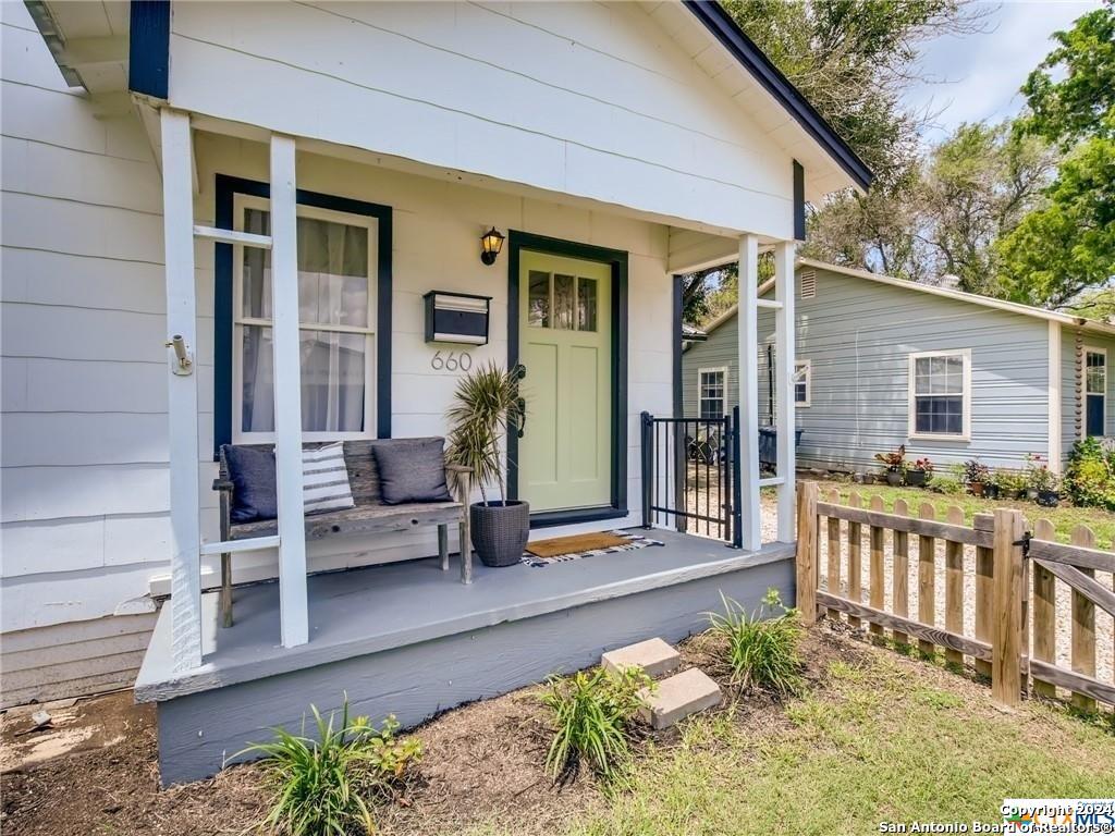 660 S Guenther Avenue New Braunfels TX 78130