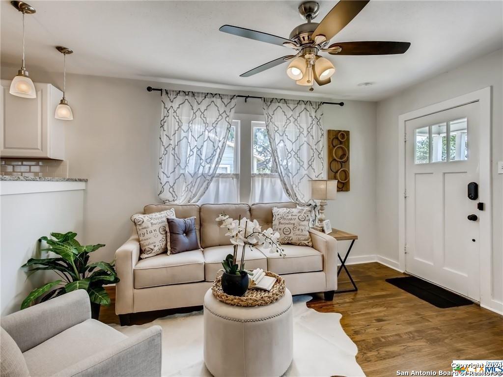 660 S Guenther Avenue New Braunfels TX 78130