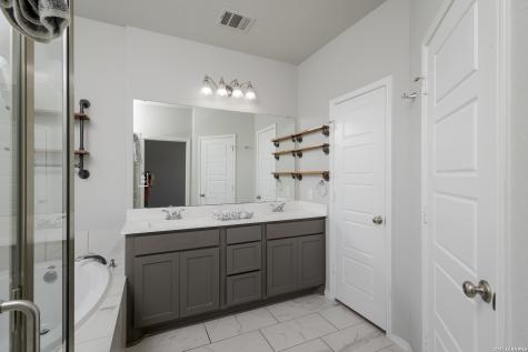 14703 Running Wolf San Antonio TX 78245