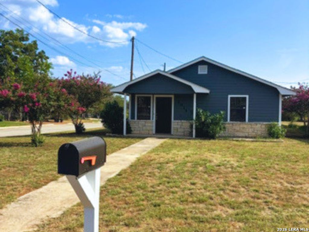 1014 E San Antonio Pearsall TX 78061