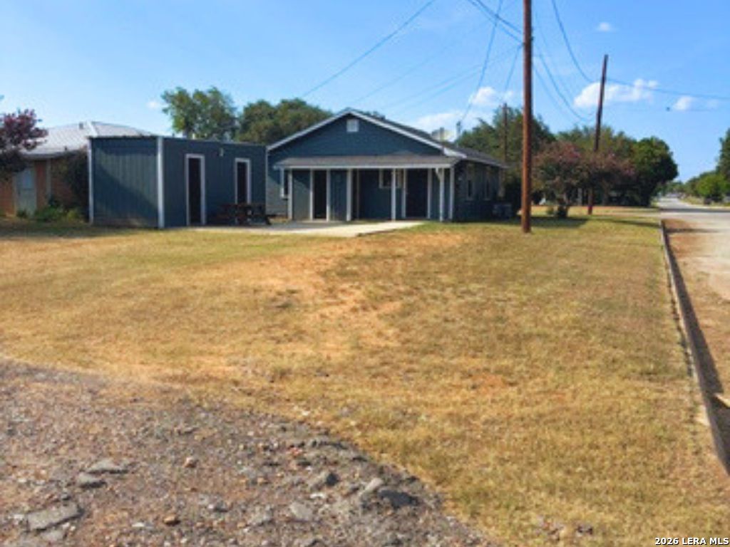 1014 E San Antonio Pearsall TX 78061