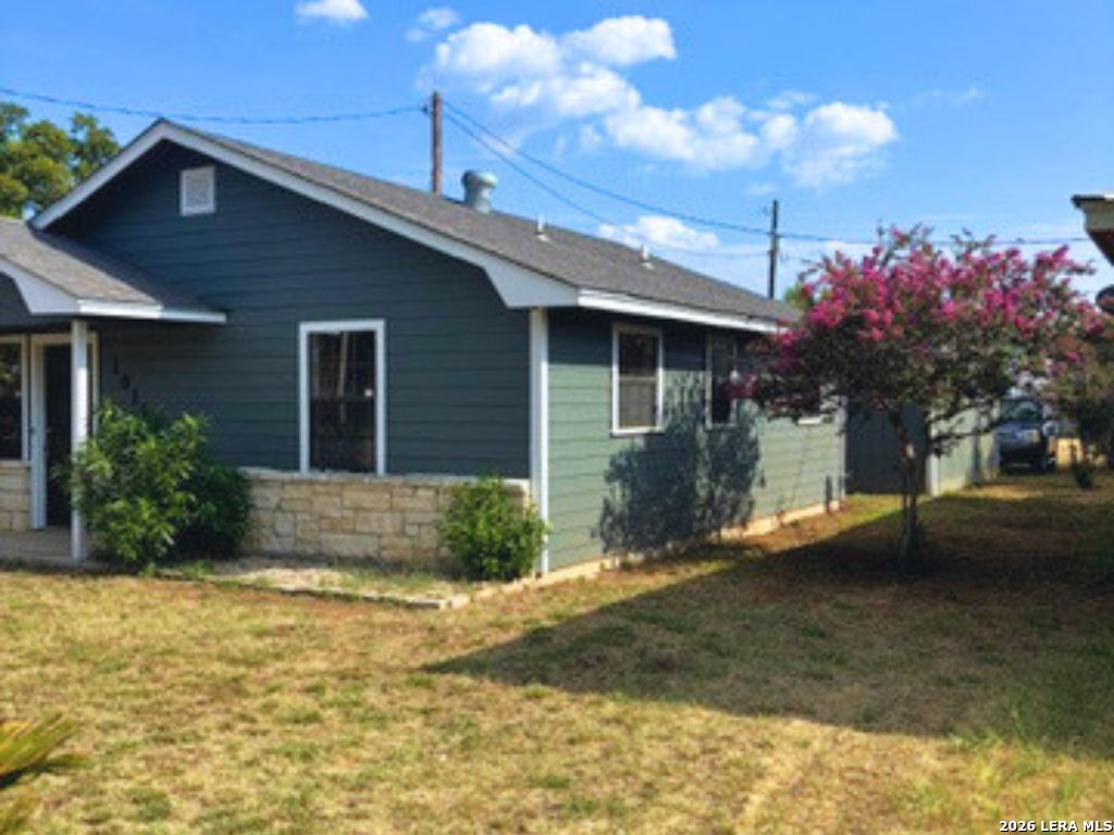 1014 E San Antonio Pearsall TX 78061