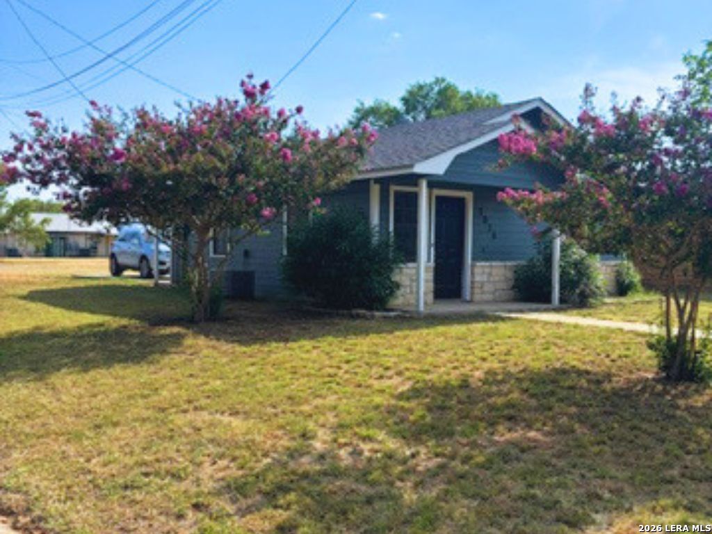 1014 E San Antonio Pearsall TX 78061